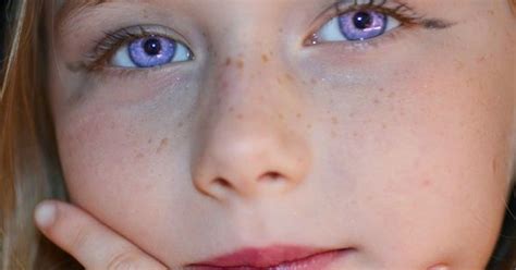 ojos violeta